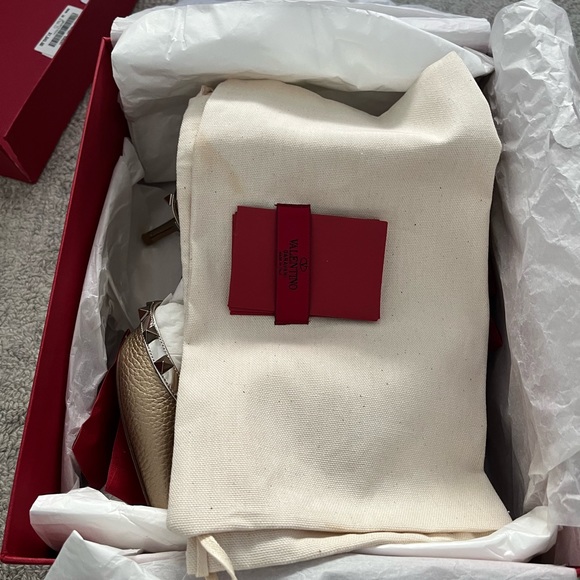 EUC Valentino Rockstud Pumps 65mm size 6 EU36 light gold - Picture 13 of 14